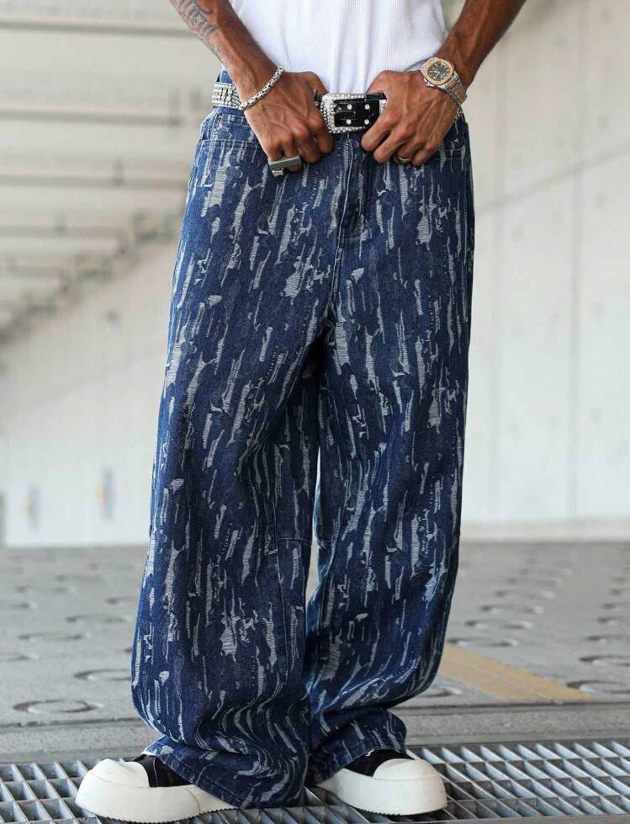 Jeans de pernera ancha de estilo urbano de jacquard azul oscuro para hombres