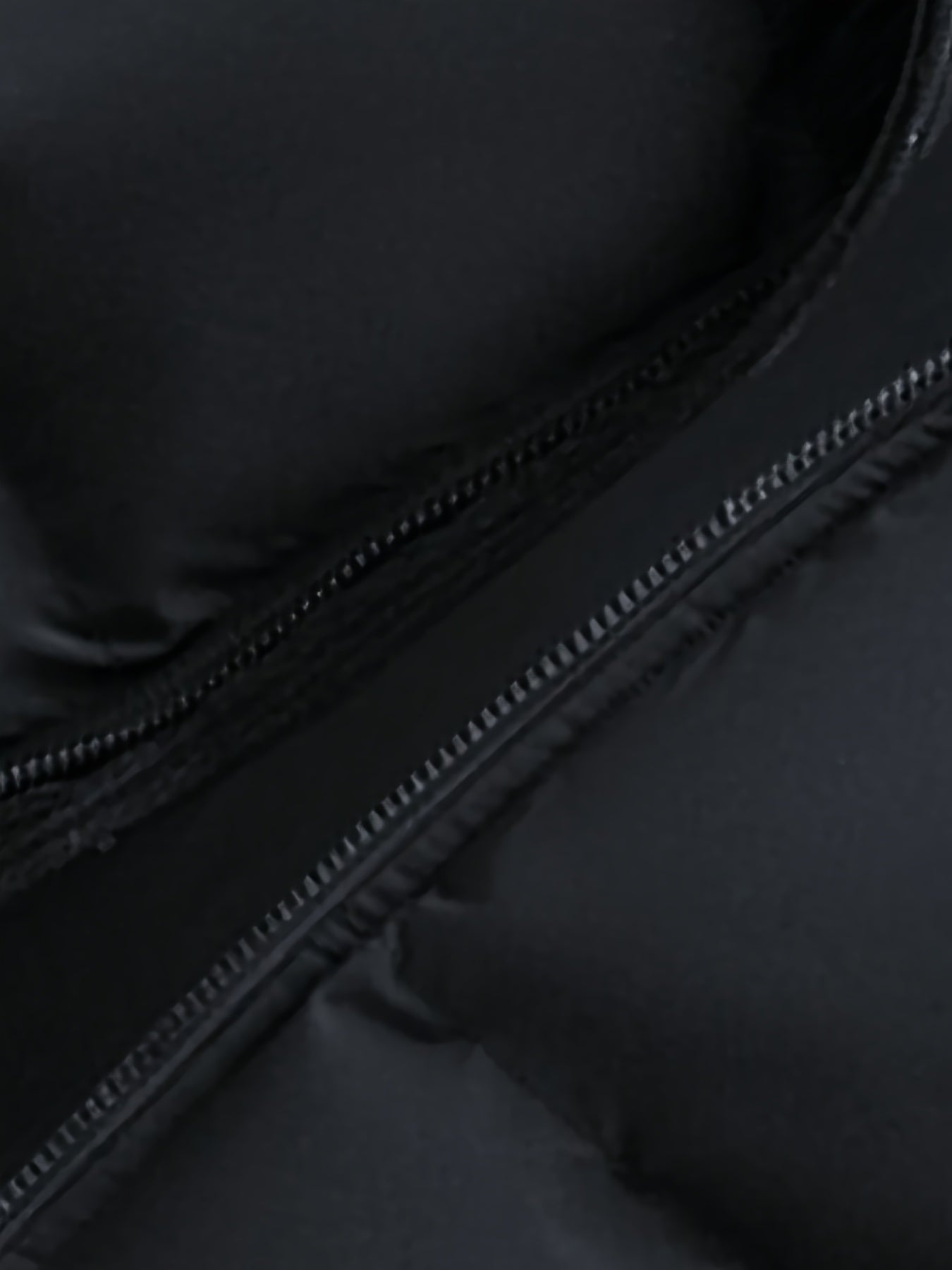 Nueva chaqueta de moda con detalles de panel de corduroy. Este estilo de pareja con forro y capucha cuenta con aislamiento reforzado para el calor y un ajuste suelto, perfecto como capa exterior de invierno