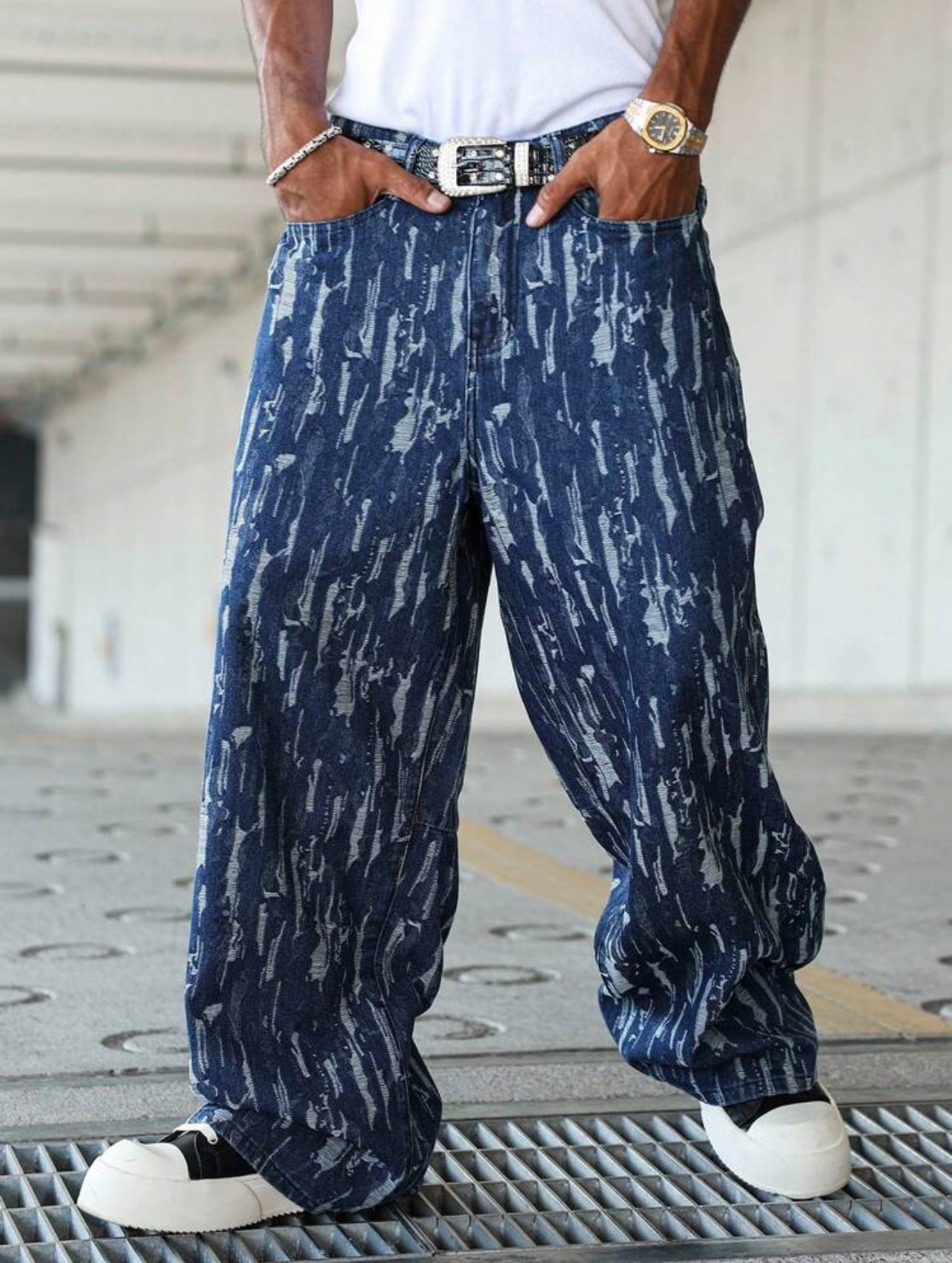 Jeans de pernera ancha de estilo urbano de jacquard azul oscuro para hombres