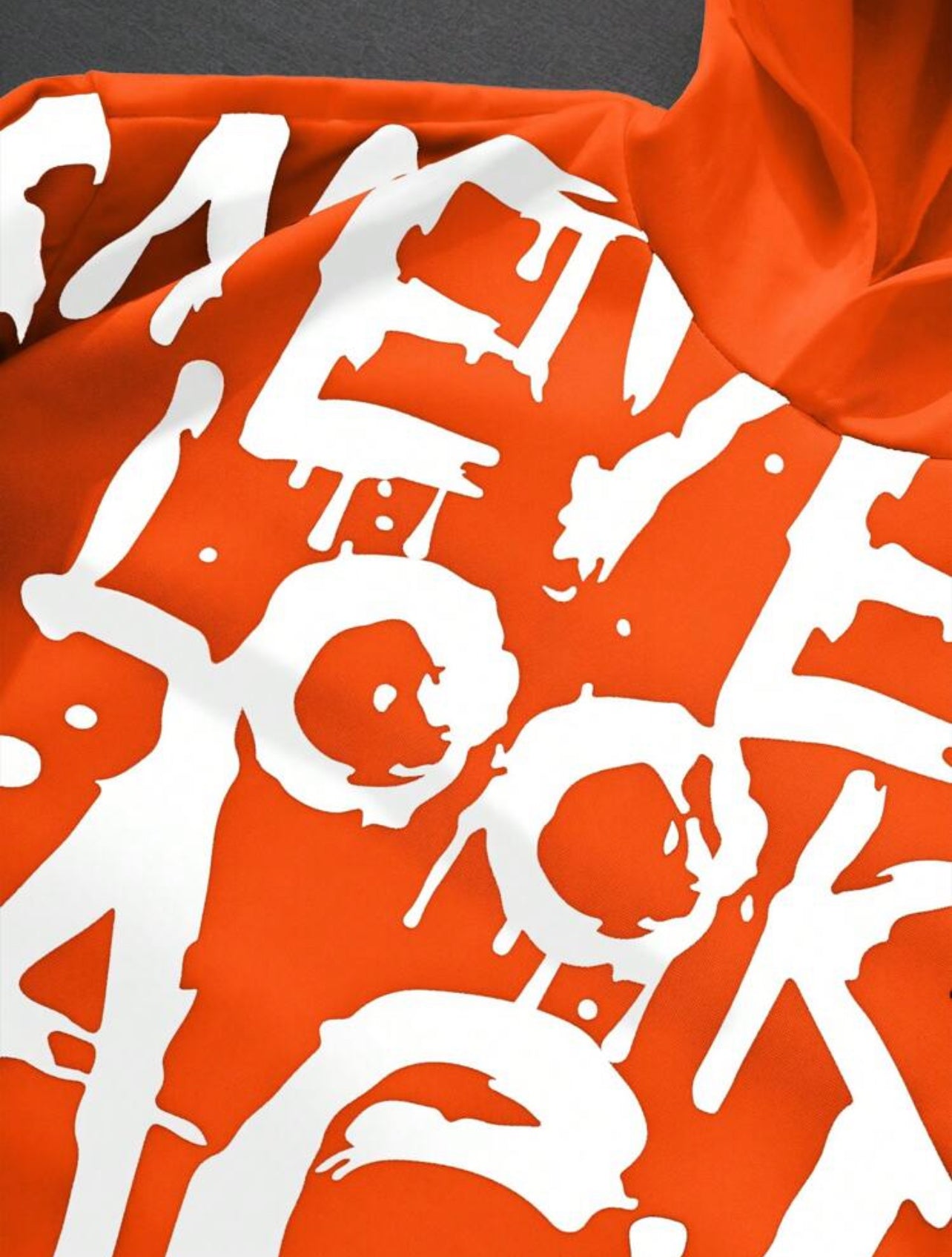 Sudadera con capucha corta de punto blanca con estampado de texto en inglés de grafiti de estilo callejero joven y fuente de grafiti de moda