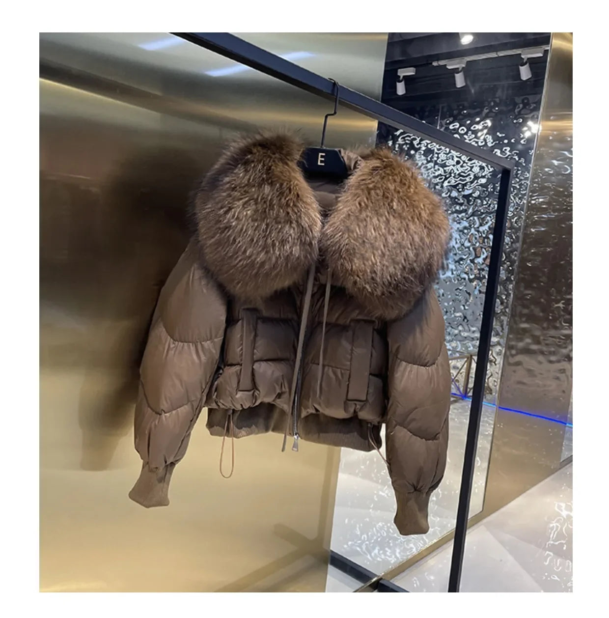 Chaqueta de plumón de invierno a la moda para mujer, abrigo recortado con Cuello de piel de zorro de gama alta