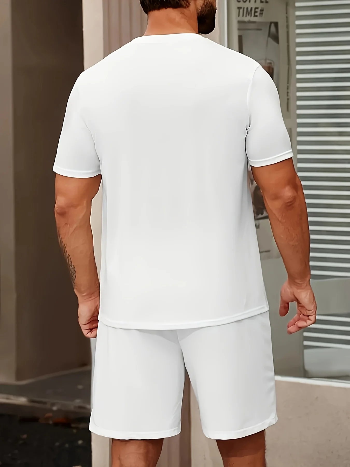 El nuevo traje de verano para hombre, camiseta gráfica casual con estampado de letras, camiseta deportiva de manga corta, adecuada tanto para hombres como para mujeres.