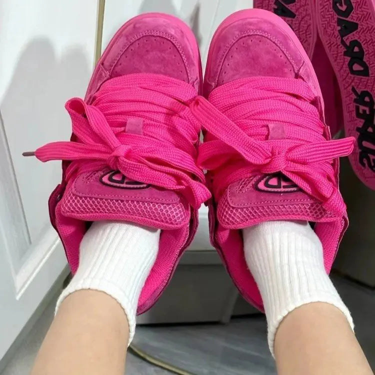Zapatos de pan con letras rojas rosadas para mujer, estilo retro, informales, de estilo americano, con aumento de altura, populares