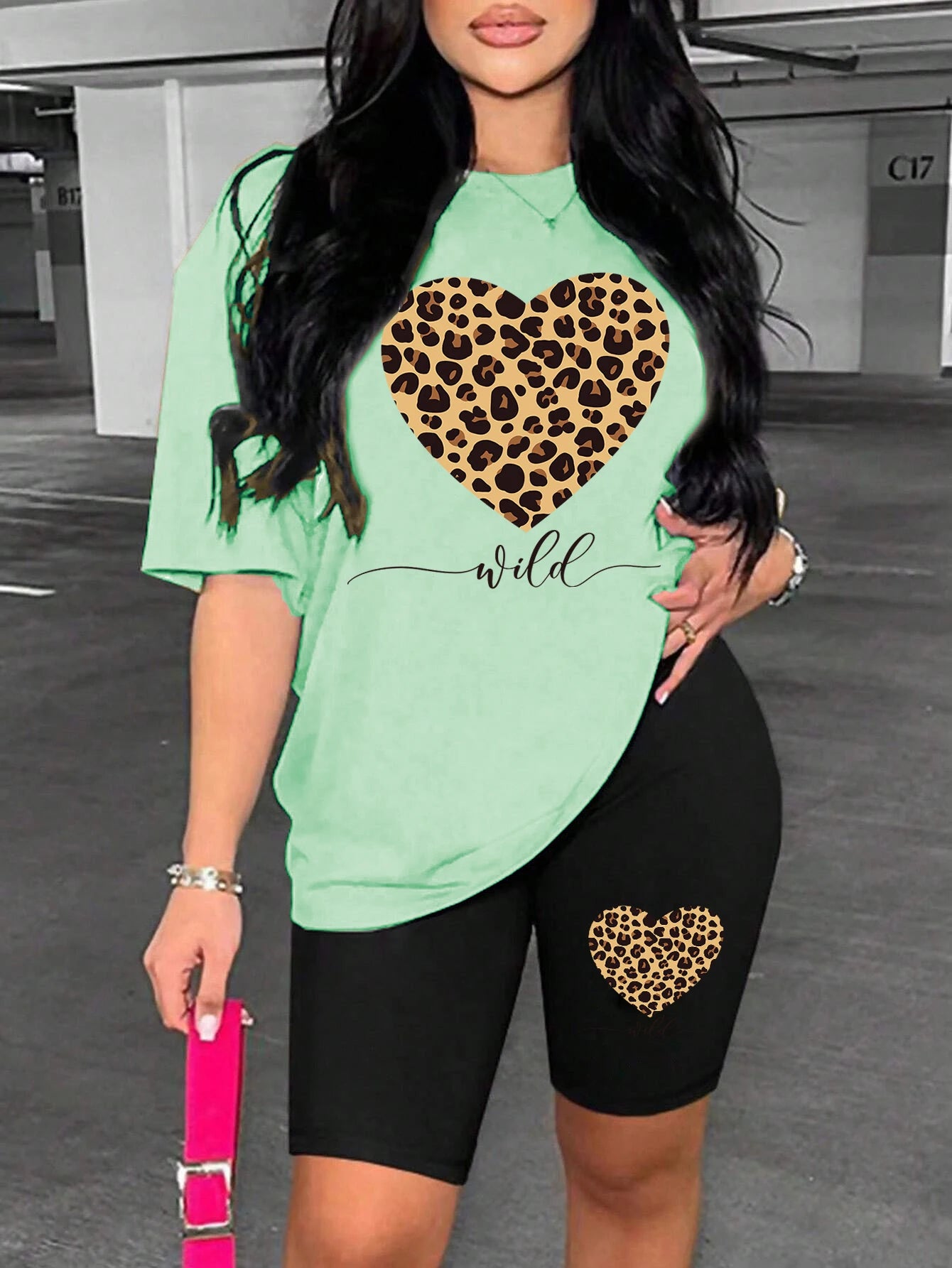 Conjunto de pantalones cortos con estampado de corazón de leopardo para mujer, conjunto de dos piezas de dibujos animados a la moda, transpirable y cómodo, conjunto de pantalones cortos de manga corta