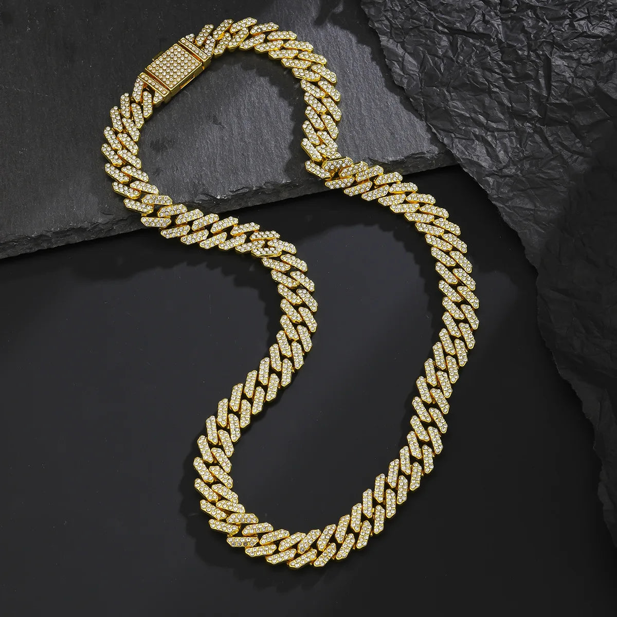 Collar con colgante de letra para hombre y mujer, con brillantes diamantes de imitación