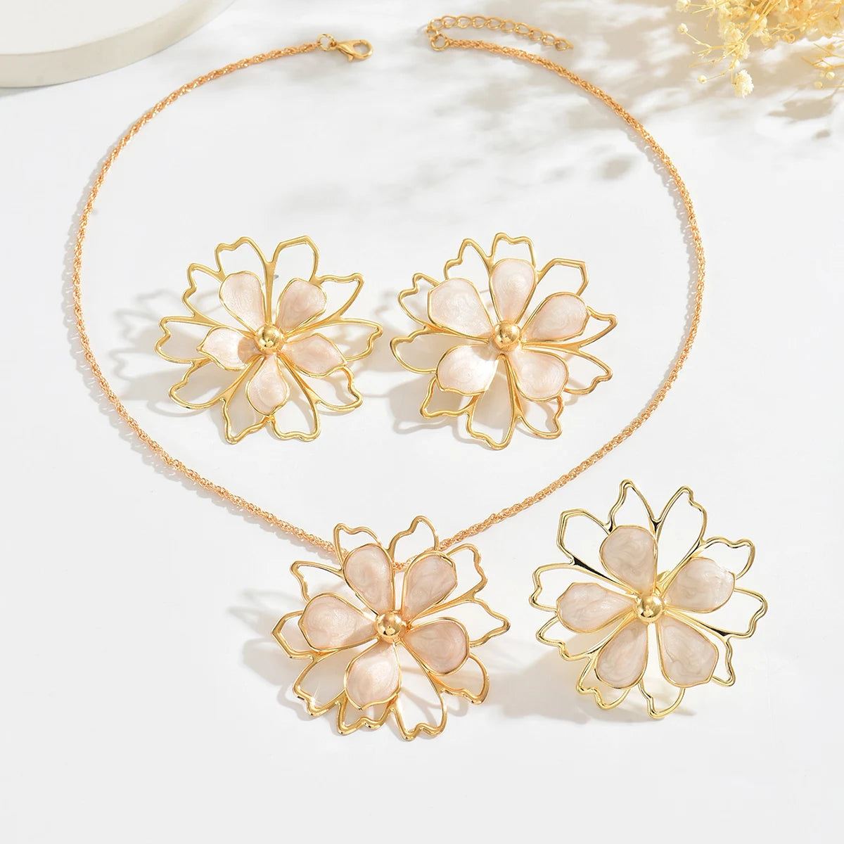 Pendientes de flores esmaltados huecos coloridos a la moda