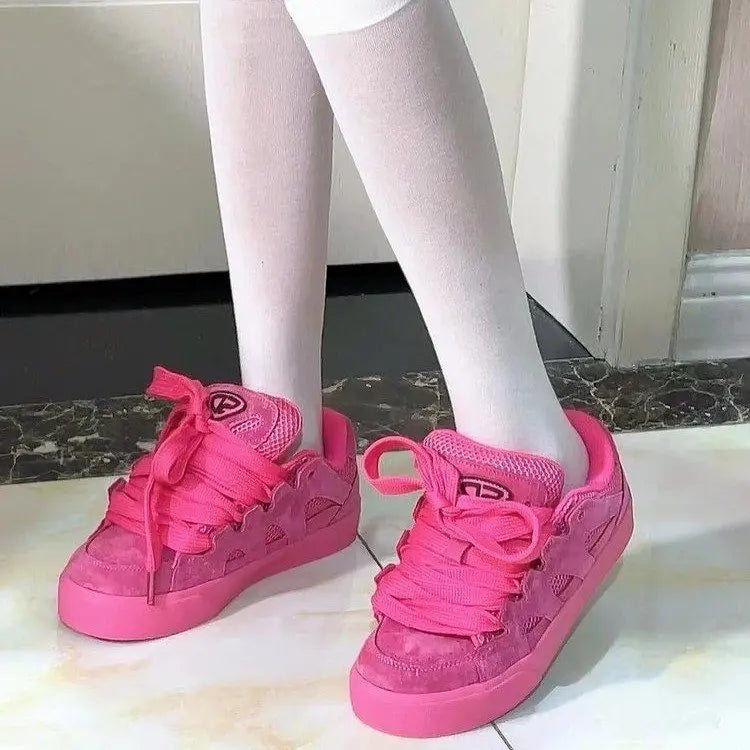 Zapatos de pan con letras rojas rosadas para mujer, estilo retro, informales, de estilo americano, con aumento de altura, populares