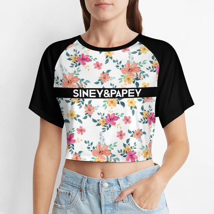 Camiseta de manga corta y ombligo al descubierto