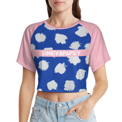 Camiseta de manga corta y ombligo al descubierto