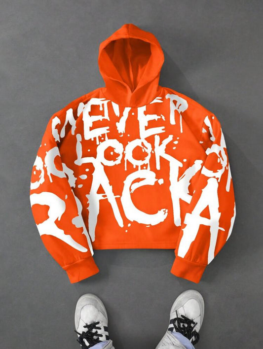 Sudadera con capucha corta de punto blanca con estampado de texto en inglés de grafiti de estilo callejero joven y fuente de grafiti de moda