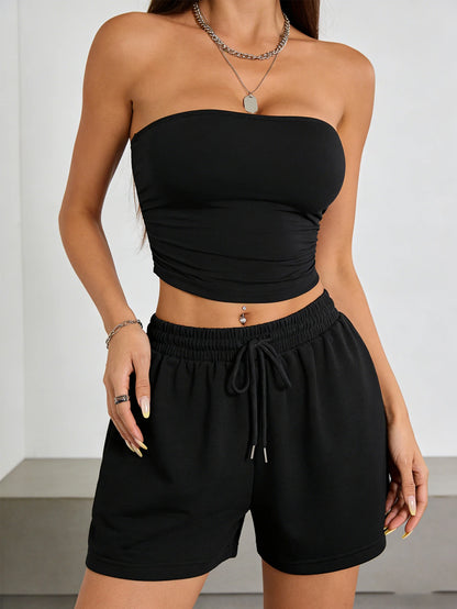 Conjunto de camiseta deportiva y pantalones cortos casuales a la moda para mujer