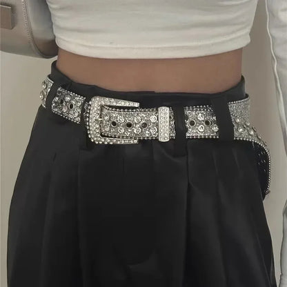 Cinturón de piel sintética con estampado sólido y tachuelas para mujer, con cristales brillantes