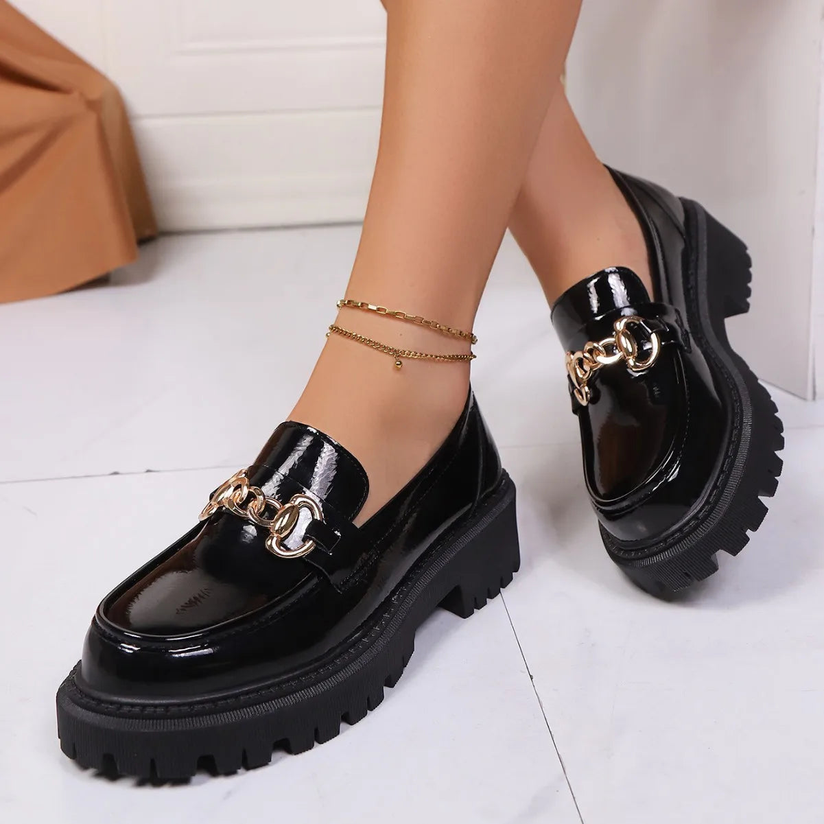 Nuevos zapatos informales con punta redonda y parte inferior gruesa, suela de goma de cuero PU
