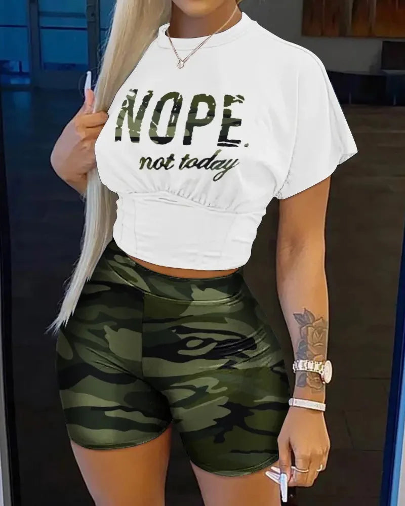 Conjunto informal de camiseta y pantalones cortos de manga corta con cuello redondo para mujer, blusa con estampado de letras de verano, pantalones cortos lisos, conjunto de dos piezas para mujer