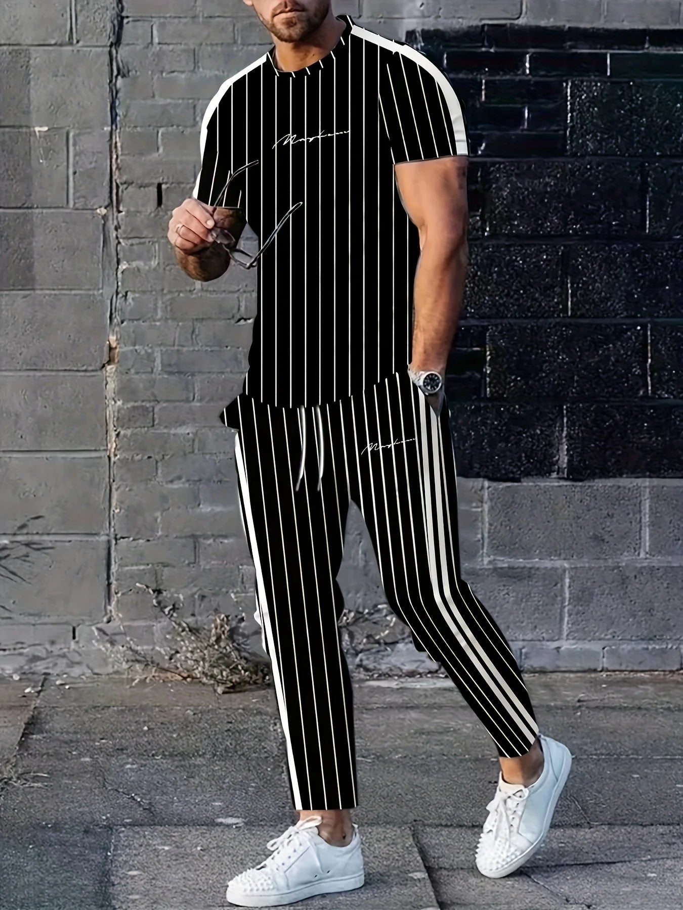 Un nuevo conjunto de ropa de calle de verano  para hombre con estampado
