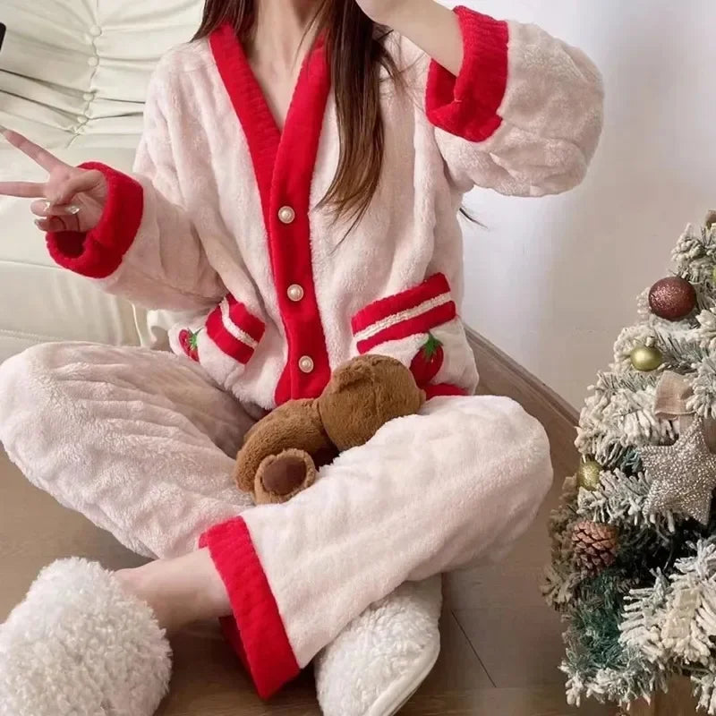 Ropa de dormir con estampado de fresa para mujer, conjunto de pijamas de terciopelo polar de invierno, traje para casa de 2 piezas