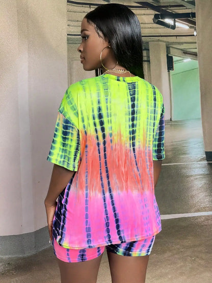 Conjunto de camiseta y pantalones cortos de corte holgado con cuello en V y estampado