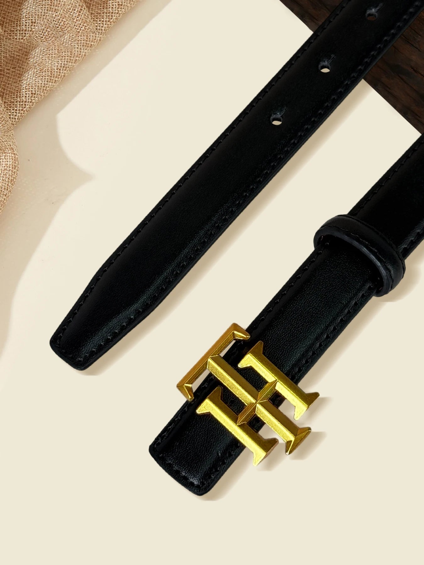 Cinturón con monograma y letras a la moda para mujer