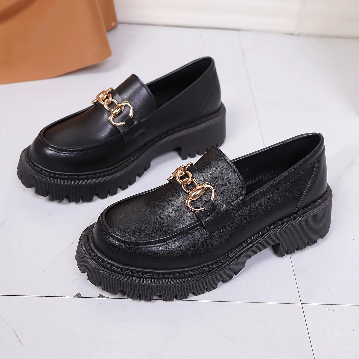 Nuevos zapatos informales con punta redonda y parte inferior gruesa, suela de goma de cuero PU