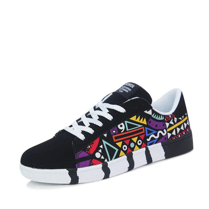 Zapatillas de deporte negras con grafiti a la moda, cómodas zapatillas de lona para hombre, zapatillas de Skateboard transpirables, zapatillas planas de diseñador para hombre