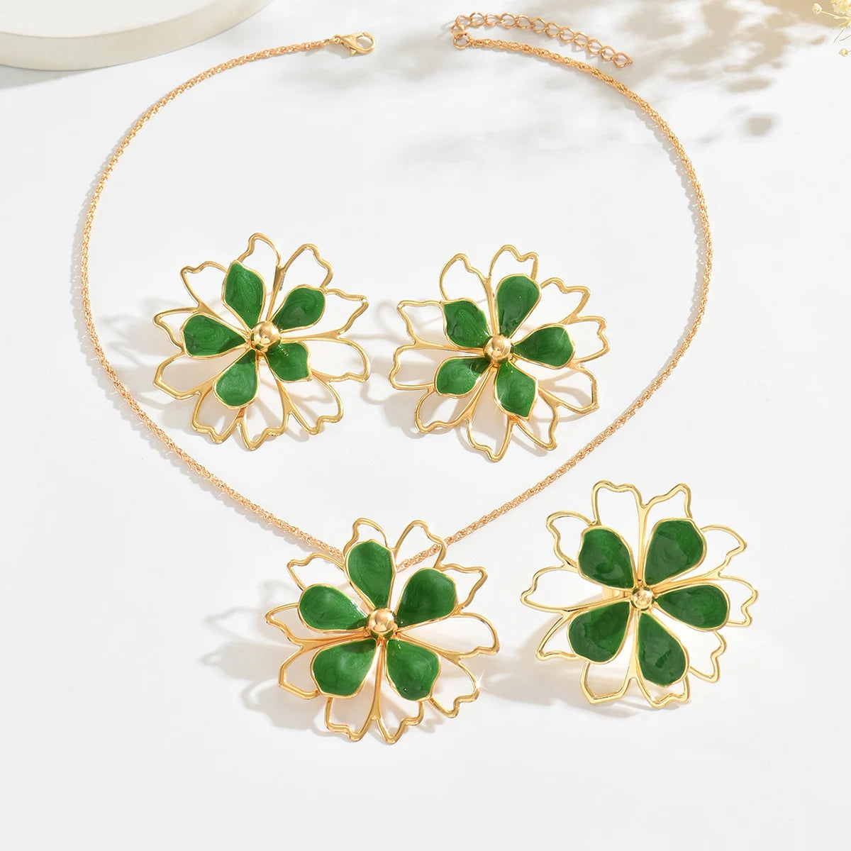 Pendientes de flores esmaltados huecos coloridos a la moda
