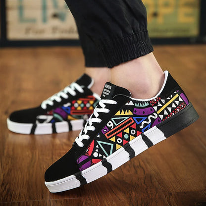 Zapatillas de deporte negras con grafiti a la moda, cómodas zapatillas de lona para hombre, zapatillas de Skateboard transpirables, zapatillas planas de diseñador para hombre