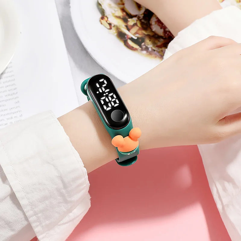 Relojes de moda para niños y niñas, pulsera electrónica deportiva con pantalla LED táctil, reloj de Spiderman para niños y mujeres, reloj resistente al agua