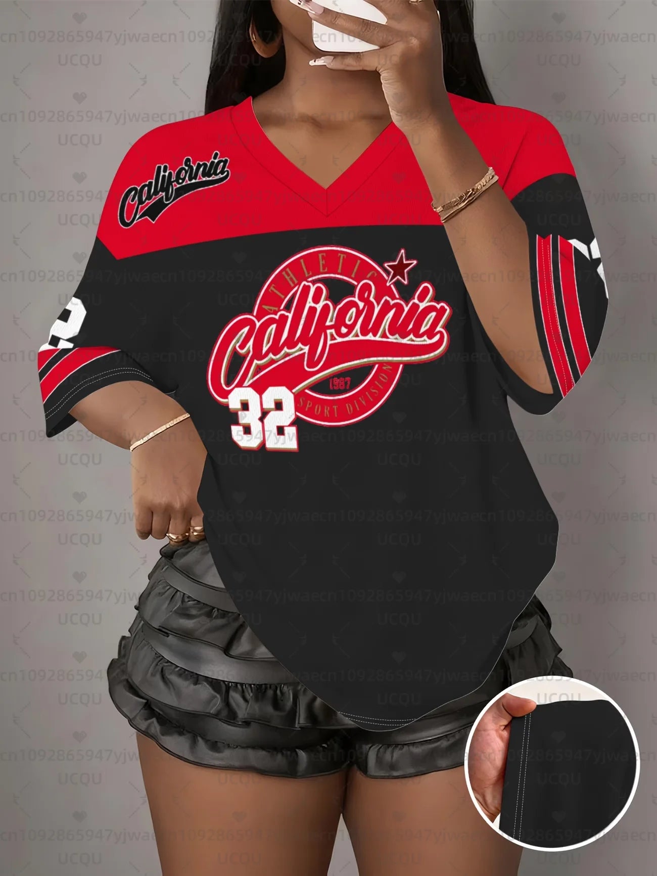 Camiseta Deportiva de Manga Corta con Cuello en V y Estampado