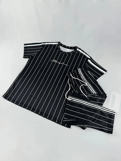 Un nuevo conjunto de ropa de calle de verano  para hombre con estampado