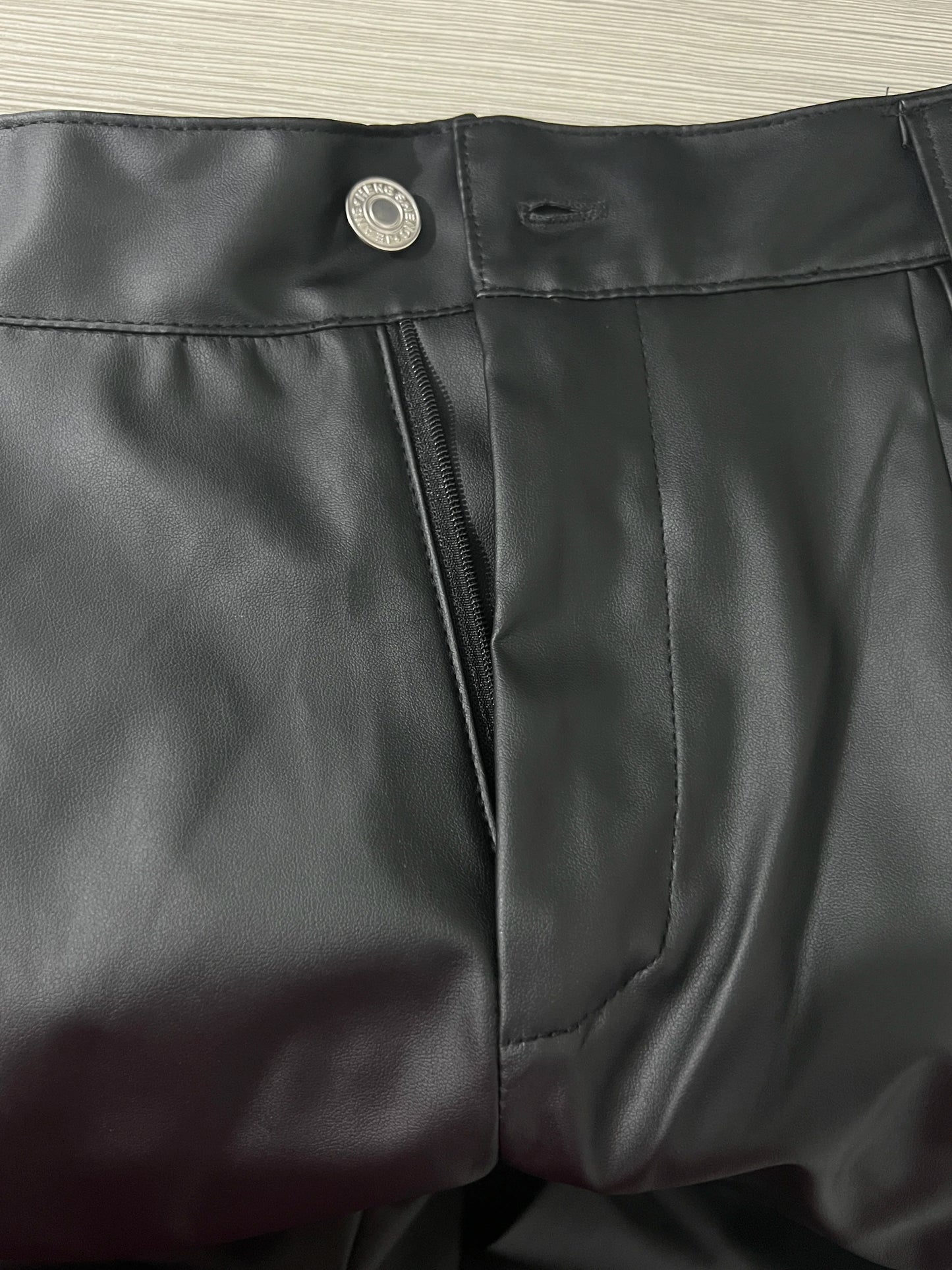 Pantalones cargo largos para mujer, tendencias de calle personalizadas, diseño de bolsillo, pantalones de cuero sintético con puños, pantalones de cintura alta para otoño e invierno