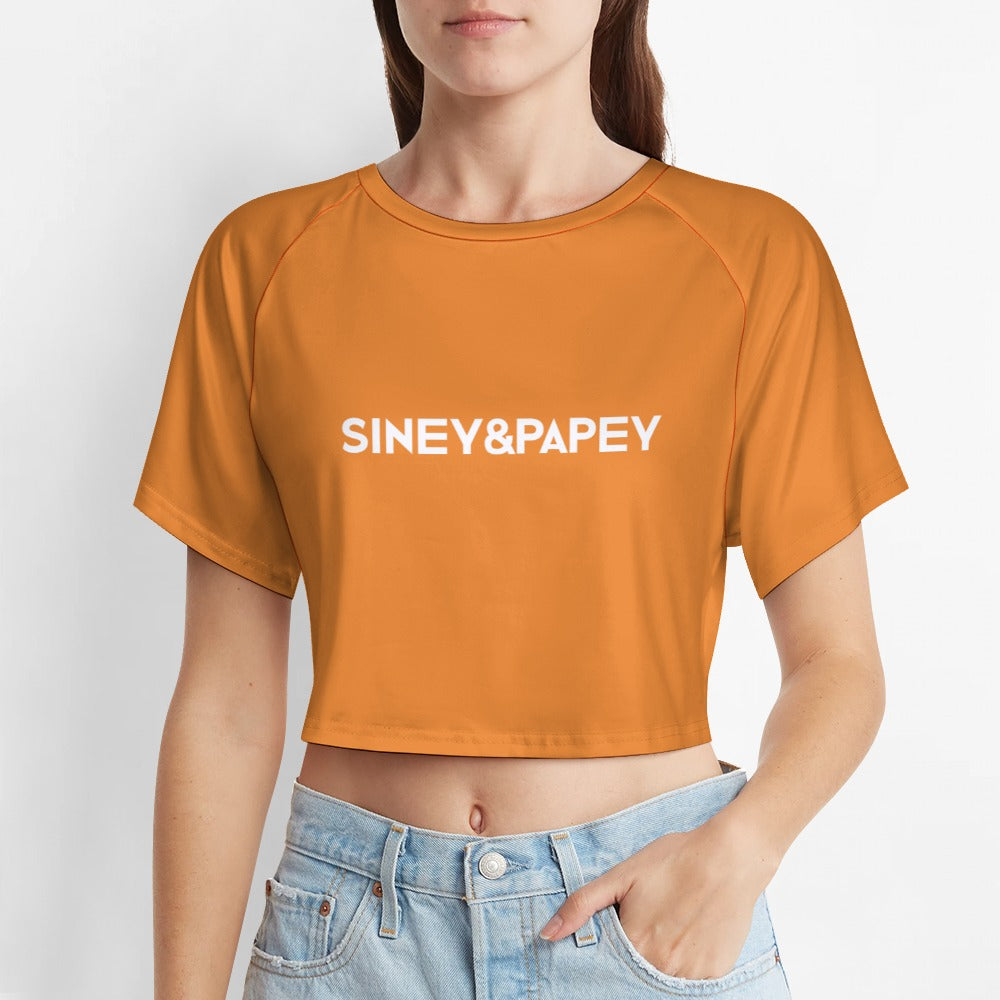 Camiseta de manga corta y ombligo al descubierto