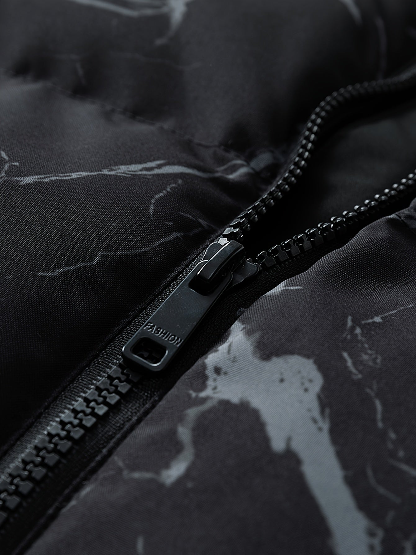 Chaqueta de Invierno para Hombre Resistente al Frío con Cremallera Completa, Cuello Alto y Patrón a Rayas - Abrigo Grueso y Cálido