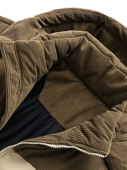 Nueva chaqueta de moda con detalles de panel de corduroy. Este estilo de pareja con forro y capucha cuenta con aislamiento reforzado para el calor y un ajuste suelto, perfecto como capa exterior de invierno
